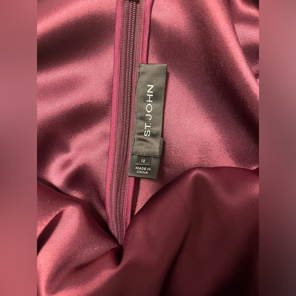 St. John sheath shift dress with ruffled neckline and V neck back size 12 - Picture 5 of 6